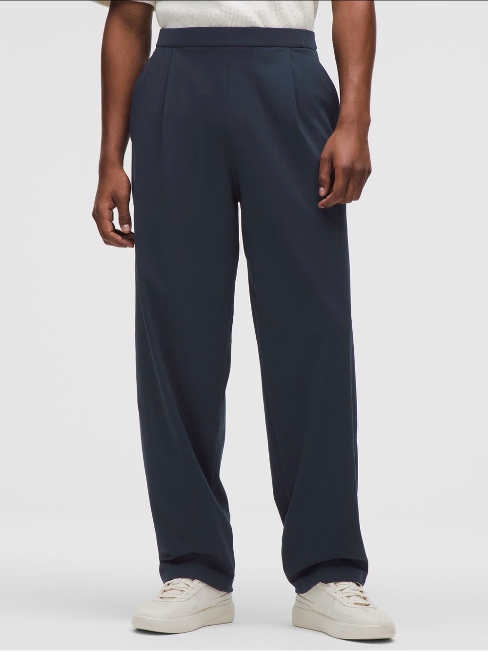 Men's Daydrift Relaxed-Fit Pleated Trouser
Regular